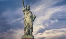 نائب فرنسي يطالب بإعادة "تمثال الحرية" إلى فرنسا